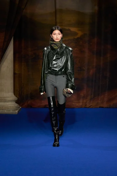 Look 38
